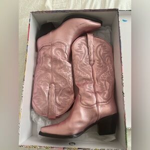 Jeffrey Campbell Dagget Boots in Pink Metallic Size 8.5